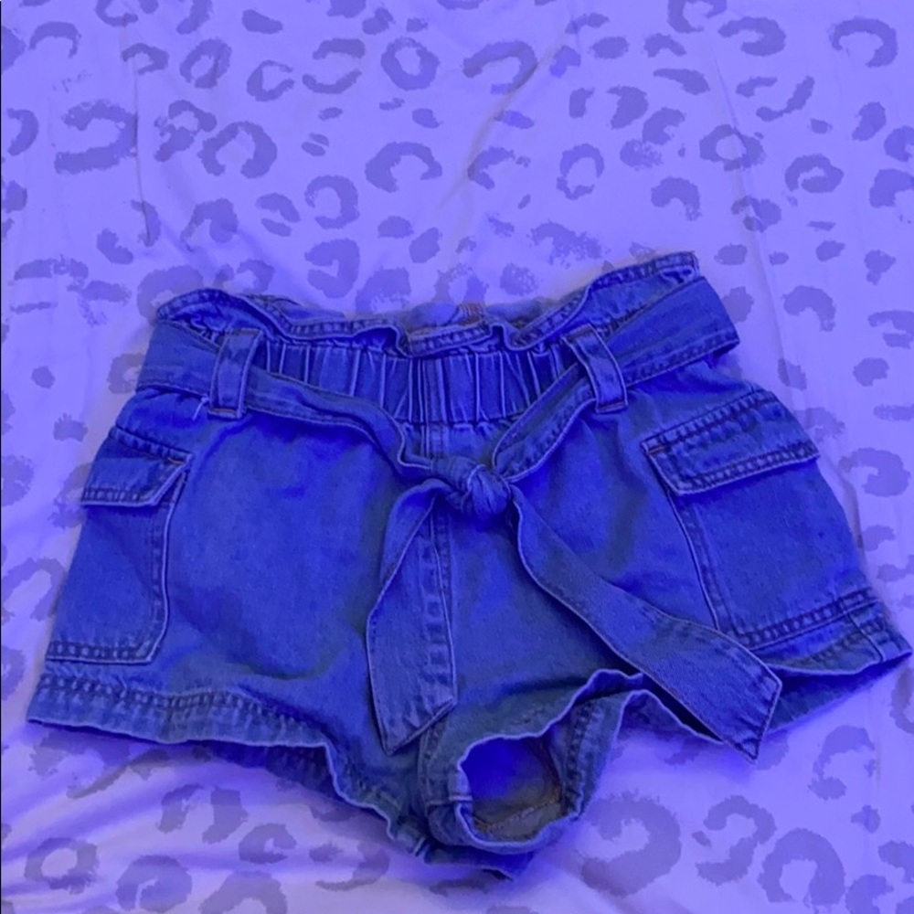 tie jean shorts